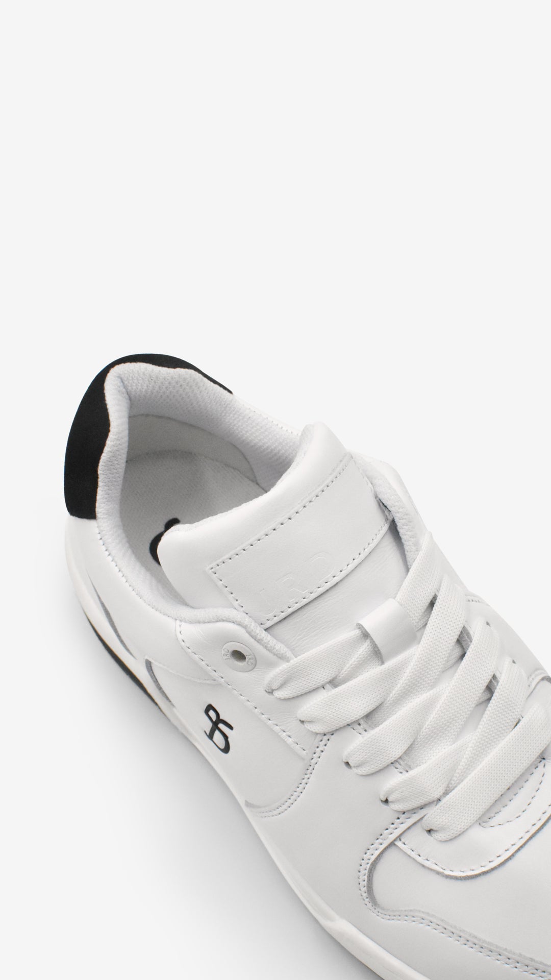 D98 - White/Black